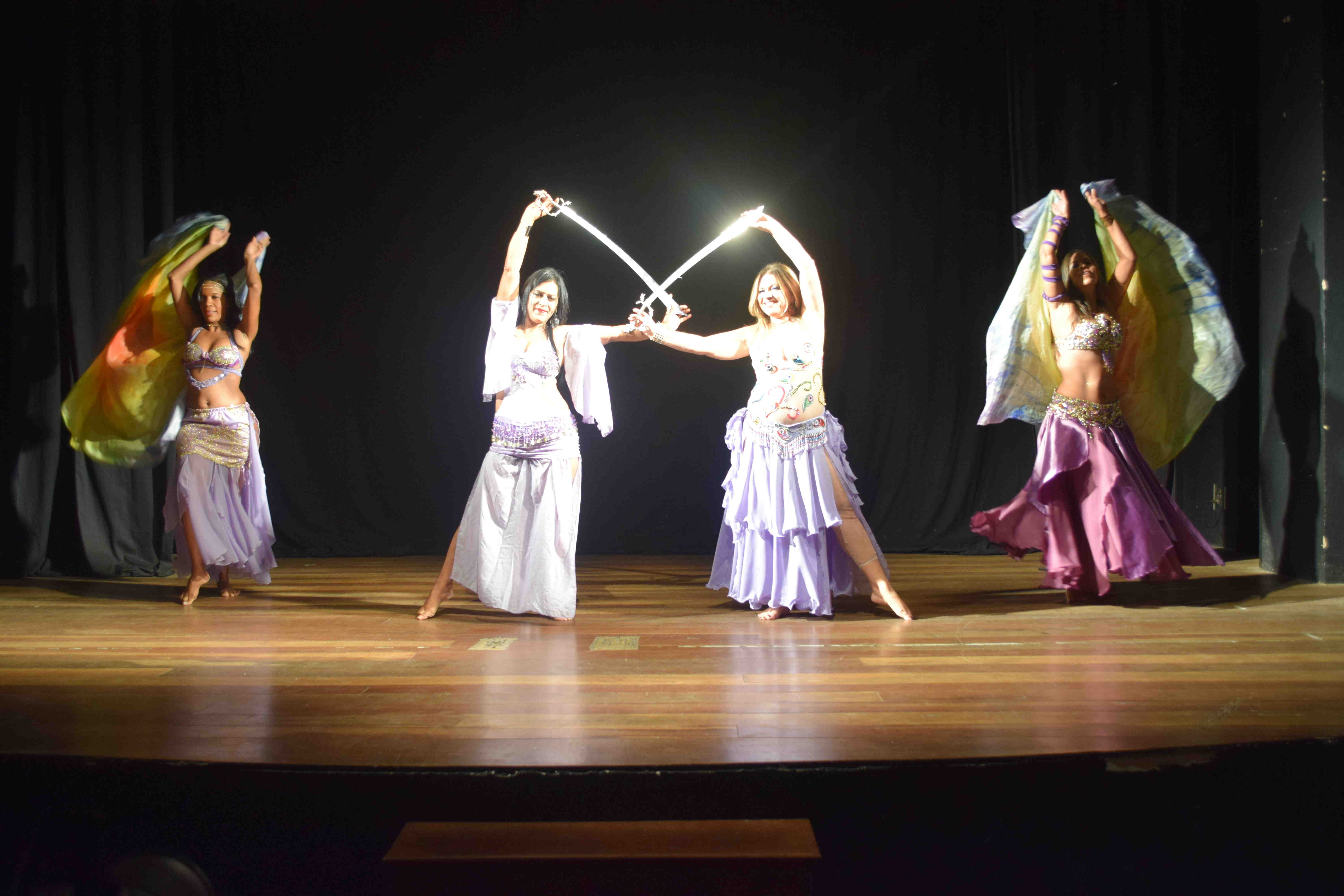 cia-beth-soares-espadas-veus